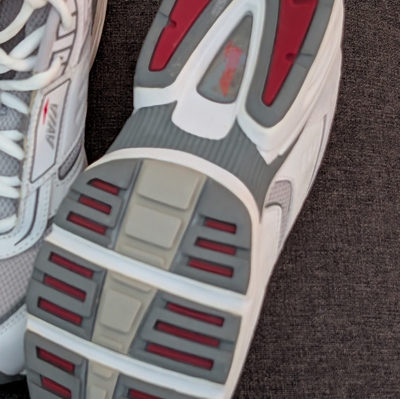 Avia Women's Gray and White Athletic Sneakers New, 9 - Picture 4 of 4